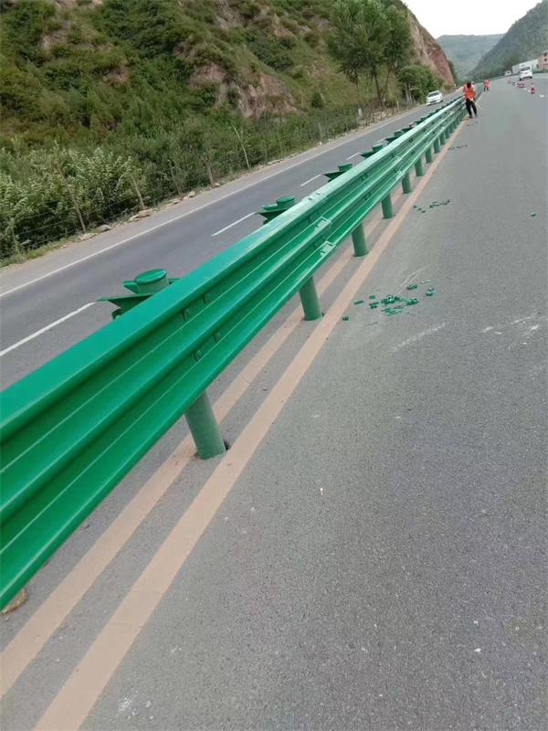高速公路護(hù)欄